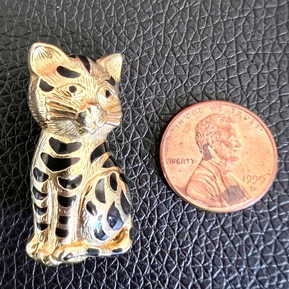 Cat Brooch Pin Unsigned Gold Black Enamel - Picture 4 of 6